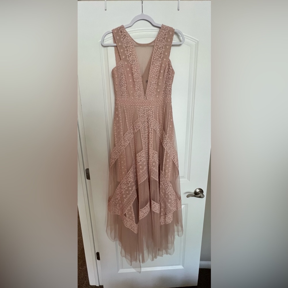 Sleeveless V-Neck Lace Overlay Midi Dress in Blush